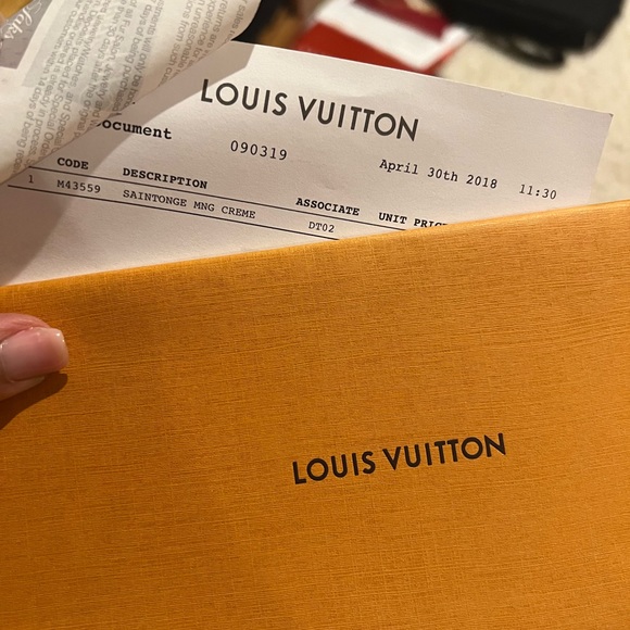 Authentic Louis Vuitton saintonge! 😻 - Picture 9 of 10